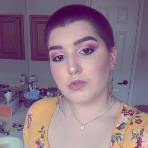 Meet your Posher, Chloe